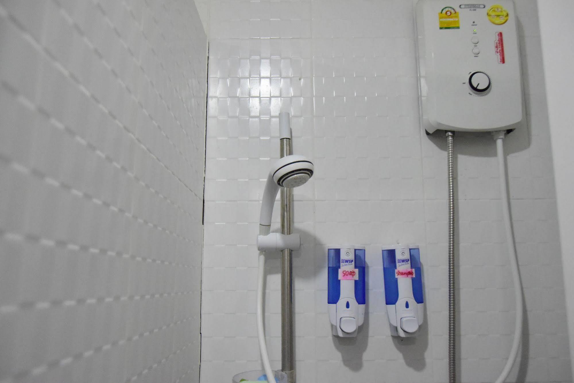 Double Five Pansiyon Bangkok Dış mekan fotoğraf